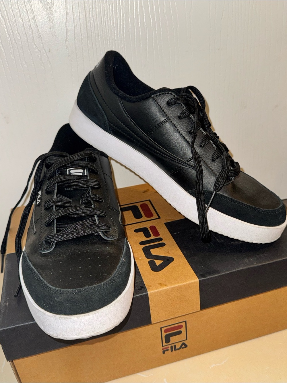 FILA Black and White Low-Top Men’s Sneakers